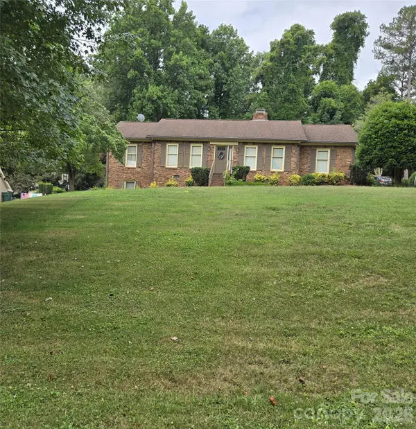 1671 Kensington Circle, Newton, NC 28658