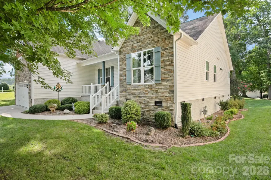 64 Eagle Pointe Way, Flat Rock, NC 28731 - #2