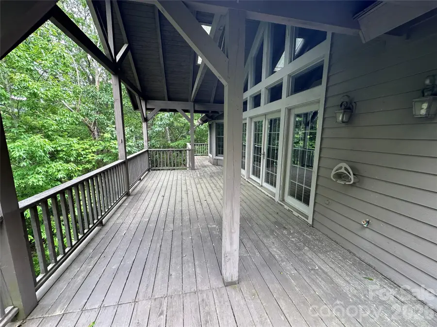880 W Rochester Drive, Cashiers, NC 28717 - #3