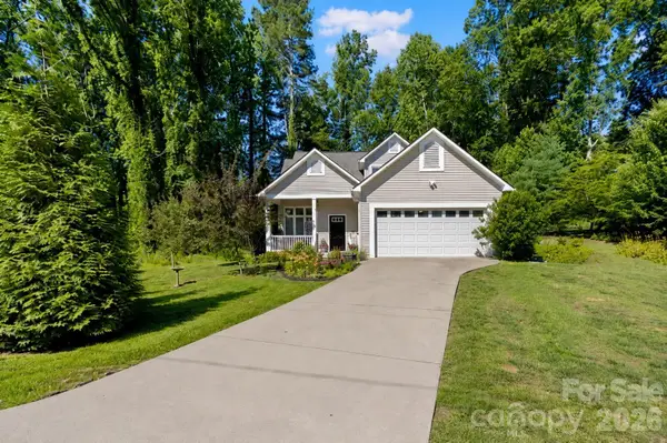 725 W Pine Street, Hendersonville, NC 28739