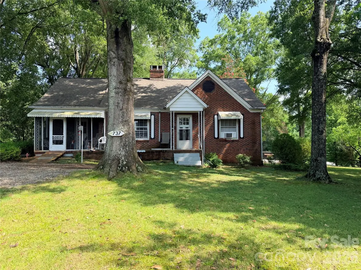 737 W C Street, Newton, NC 28658 - #1