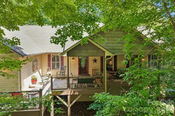 25 Arnie Drive, Etowah, NC 28729