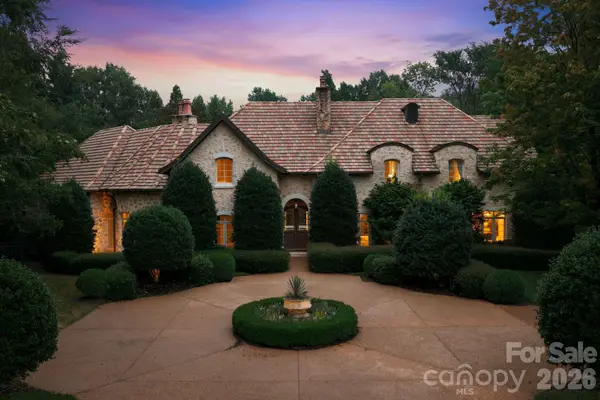 4231 Fox Brook Lane, Charlotte, NC 28211