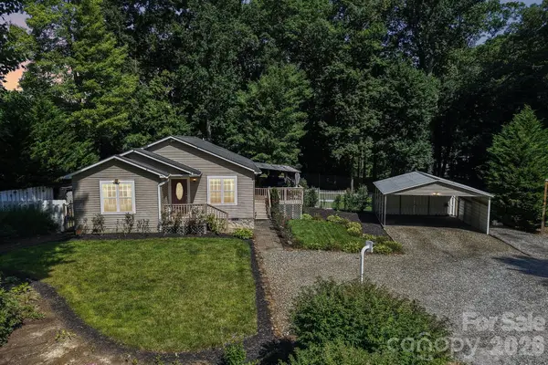 932 Monte Vista Road, Candler, NC 28715