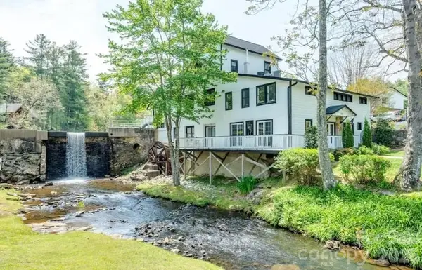 1150 W Blue Ridge Road #220, Flat Rock, NC 28731