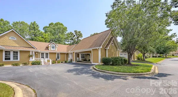 902 Woodlea Court, Asheville, NC 28806