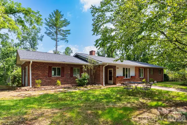 1860 Deer Park Lake Road, Spruce Pine, NC 28777