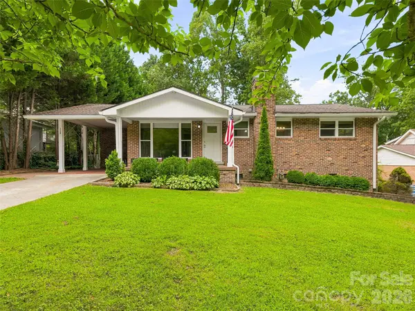 320 Kendale Court, East Flat Rock, NC 28726