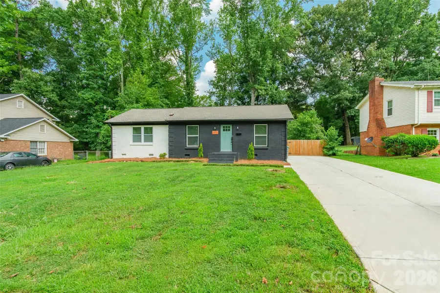 6557 Covecreek Drive, Charlotte, NC 28215 - #2