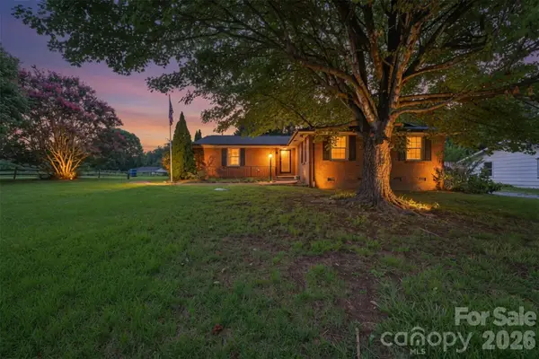 2111 24th Street Ne, Hickory, NC 28601