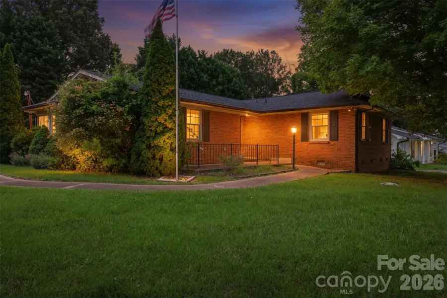 2111 24th Street Ne, Hickory, NC 28601 - #2