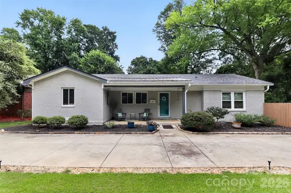 1016 Dresden Drive W, Charlotte, NC 28205