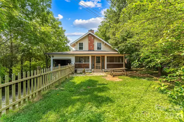 40 Sycamore Circle, Hendersonville, NC 28791