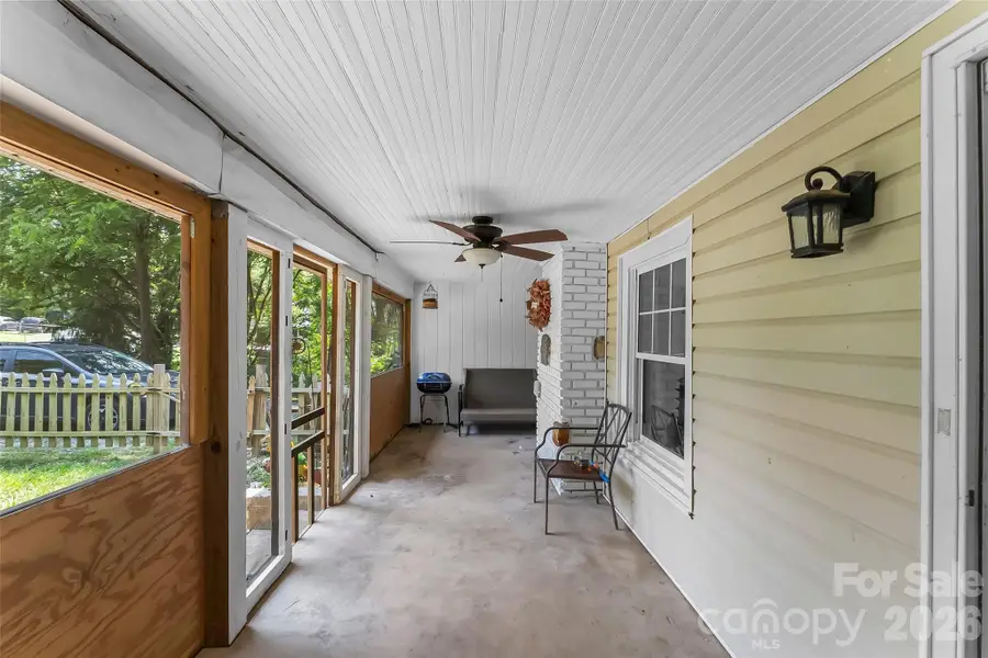 40 Sycamore Circle, Hendersonville, NC 28791 - #2