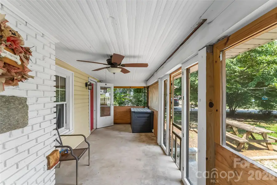 40 Sycamore Circle, Hendersonville, NC 28791 - #3