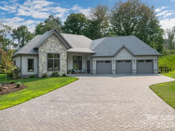 422 Ascension Valley, Horse Shoe, NC 28742