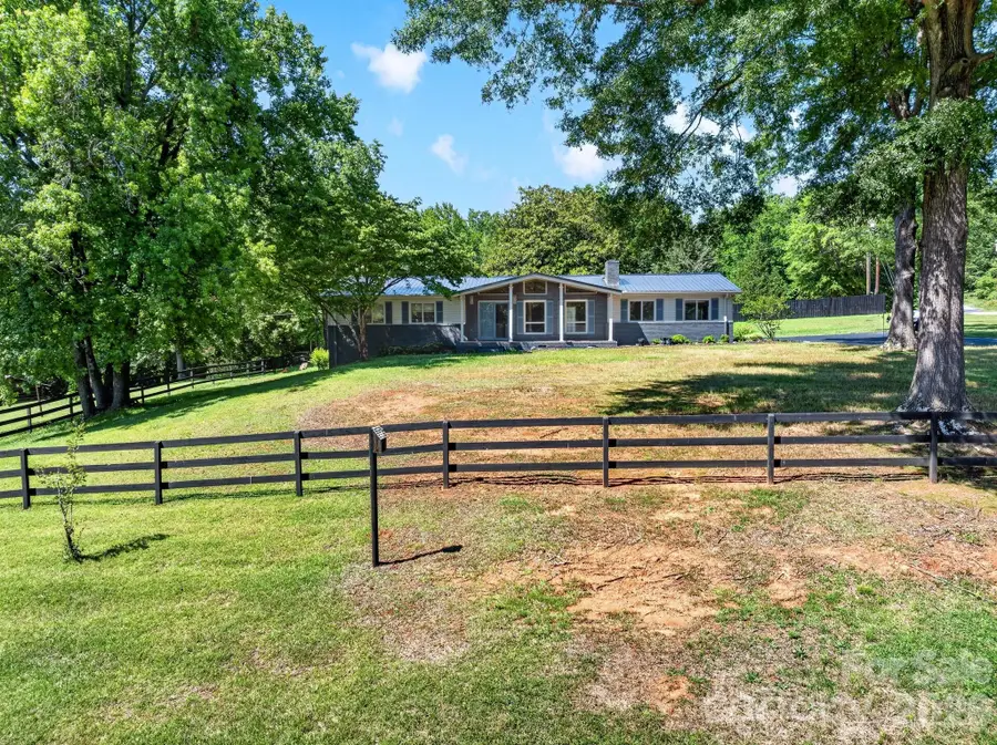 1064 Knollwood Road, Boiling Springs, SC 29316 - #3