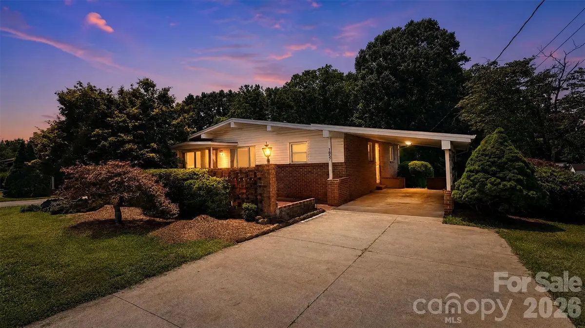 1857 8th Street Drive Ne, Hickory, NC 28601 - #1