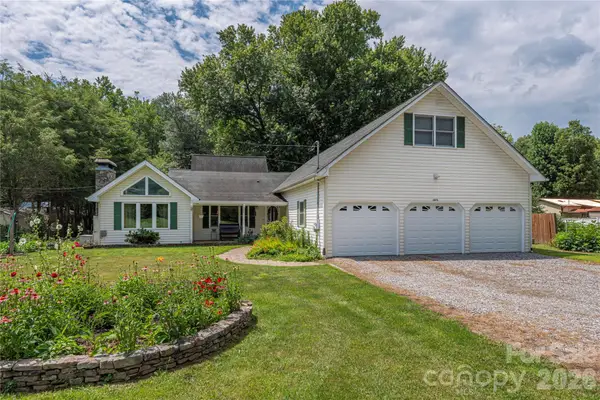 1075 Moody Farm Road, Maggie Valley, NC 28751