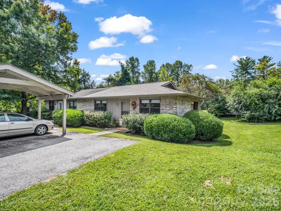 703 Farmington Circle, Hendersonville, NC 28739 - #2