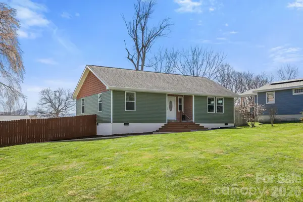 1844 Willow Road, Hendersonville, NC 28739
