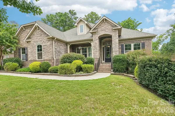 16521 Governors Club Court, Charlotte, NC 28278