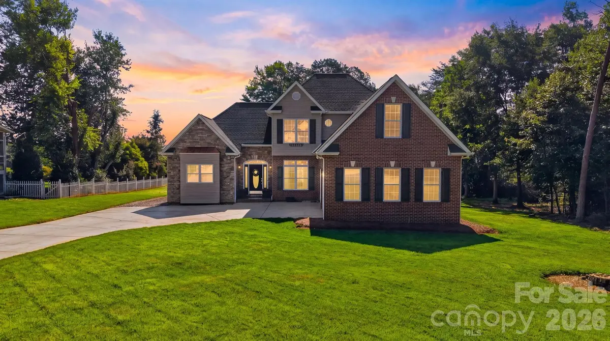 4510 18th Street Lane Ne, Hickory, NC 28601 - #1