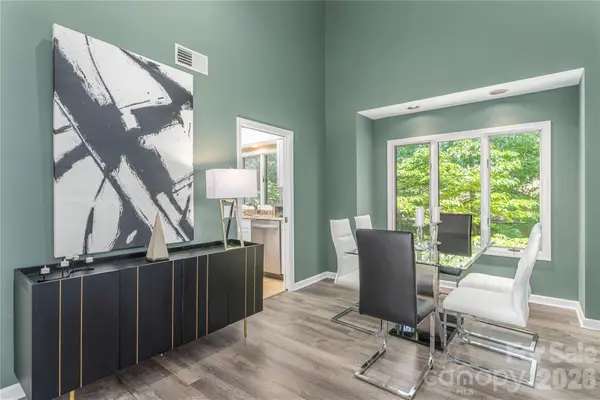 204 Live Oak Lane, Hendersonville, NC 28791