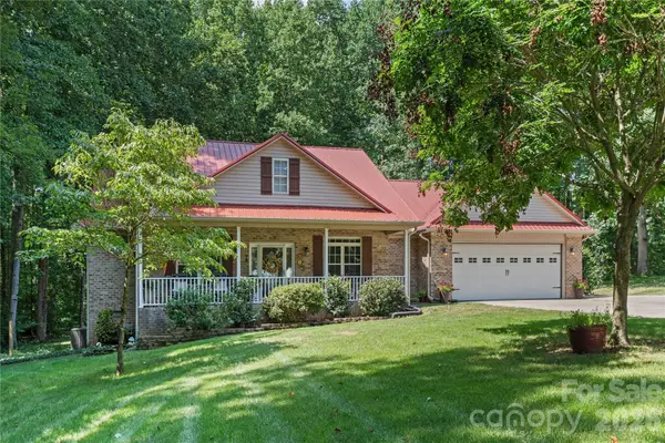 2017 Cameron Heights Circle, Denver, NC 28037