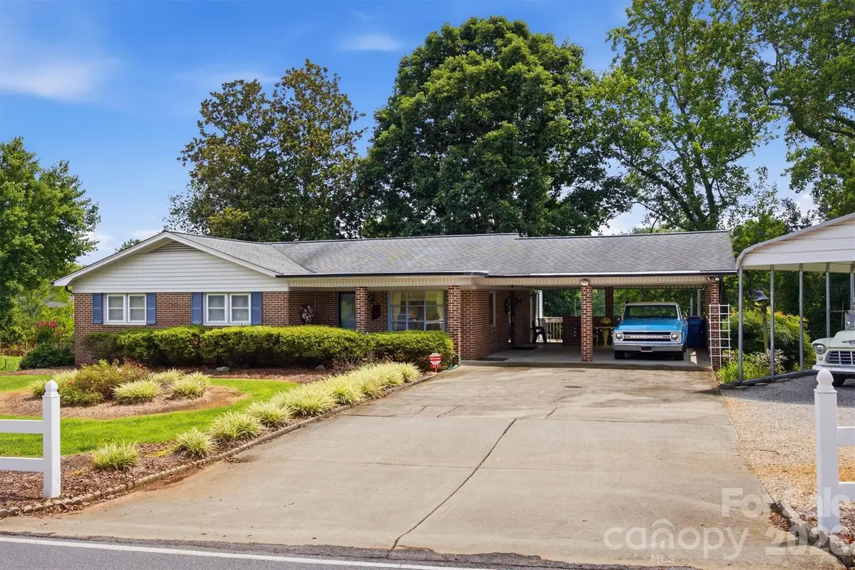 2711 Fairway Acres Circle, Lenoir, NC 28645 - #1