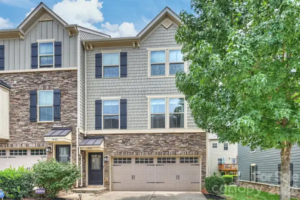 1940 Catkin Lane, Charlotte, NC 28205