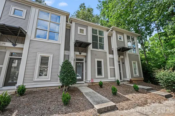1043 Park West Drive, Charlotte, NC 28209