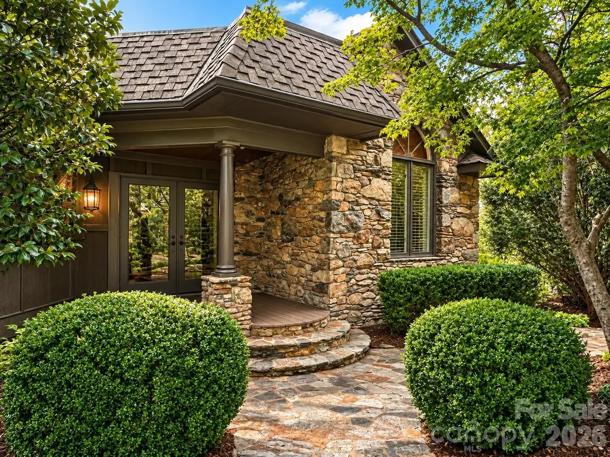 4821 Elmhurst Drive Ne, Hickory, NC 28601 - #1