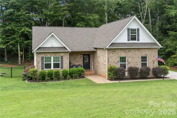 3229 Creek Bend Court, Sherrills Ford, NC 28673