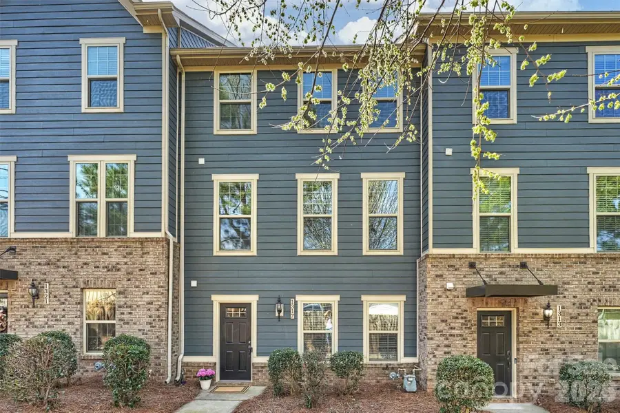 1317 Queen Lyon Court, Charlotte, NC 28205 - #2