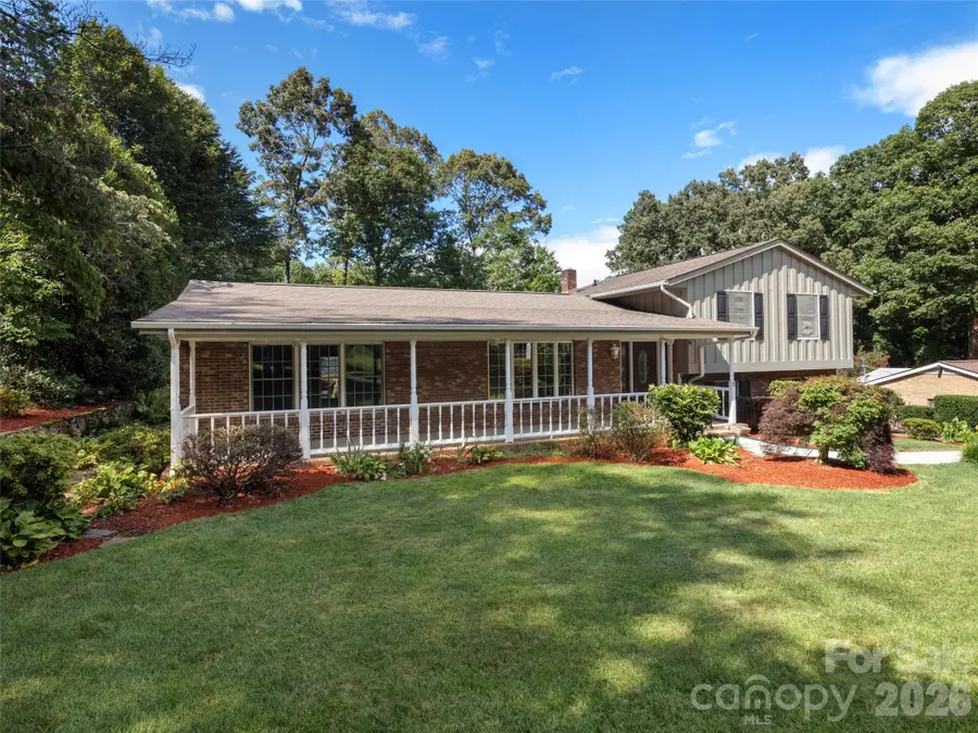 8 English Place, Candler, NC 28715 - #2