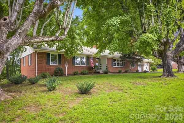1009 Randolph Circle Se, Lenoir, NC 28645