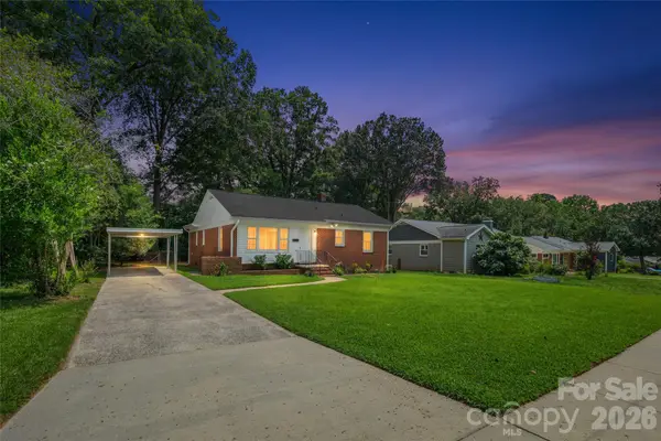 1062 Dresden Drive W, Charlotte, NC 28205
