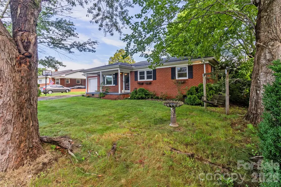 704 Pineburr Avenue Sw, Valdese, NC 28690 - #2