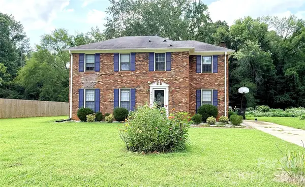 6824 Marlbrook Drive, Charlotte, NC 28212