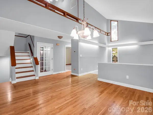 10 Chestnut Ridge Road, Mills River, NC 28759