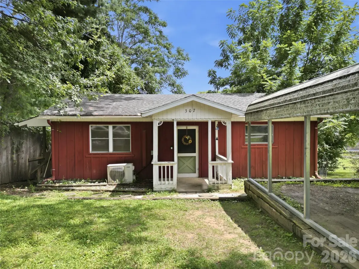 307 Beverly Avenue, Hendersonville, NC 28792 - #1