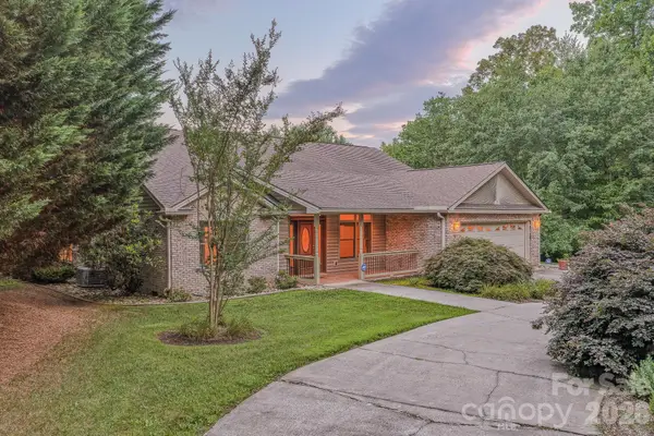 5 Kari Circle, Candler, NC 28715