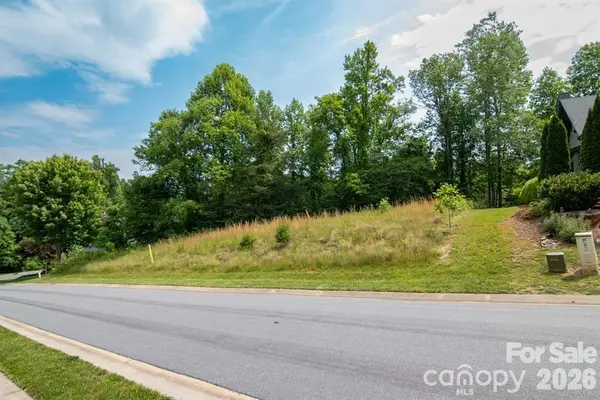 35 Cottage Settings Lane, Black Mountain, NC 28711