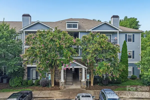 100 Vista Lake Drive #2, Candler, NC 28715
