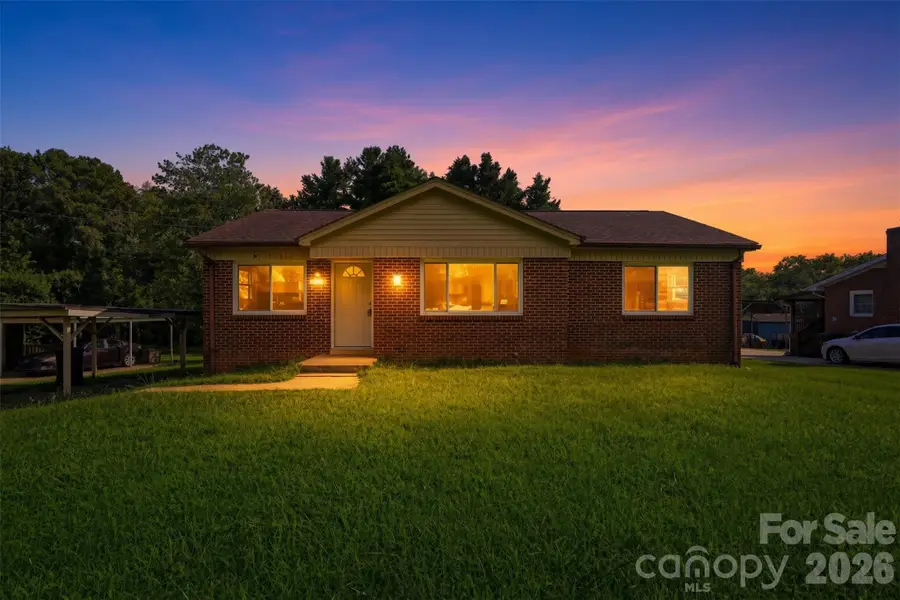 2262 9th Avenue Drive Ne, Hickory, NC 28601 - #2
