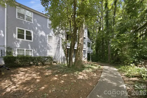 6005 Pinebark Court, Charlotte, NC 28212