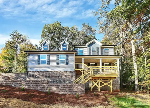 2595 Henry Falls Drive, Hickory, NC 28602