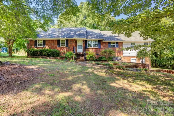 6733 Burkandt Road, Charlotte, NC 28227