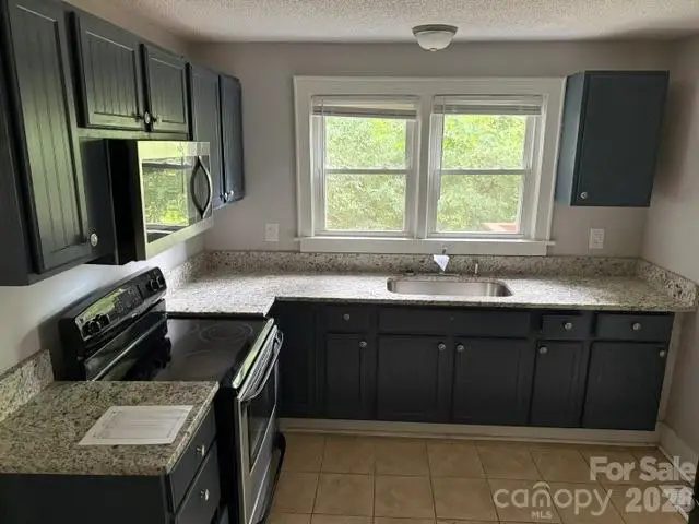 826 W Davidson Avenue, Gastonia, NC 28052 - #3